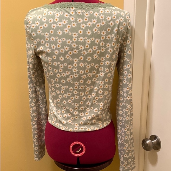 Bluenotes Floral V-Neck Long Sleeve Top - Green - Picture 5 of 12